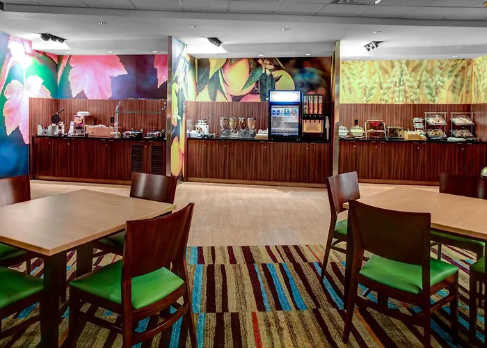 Fairfield Inn & Suites By Marriott Lansing At Eastwood