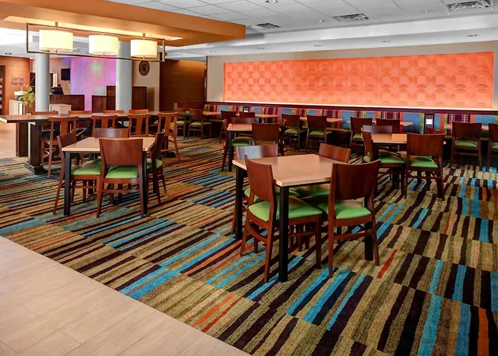 Fairfield Inn & Suites By Marriott Lansing At Eastwood